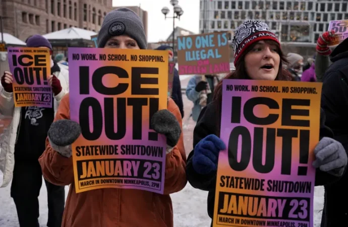 Immigration raid in Minneapolis leaves US citizen dead