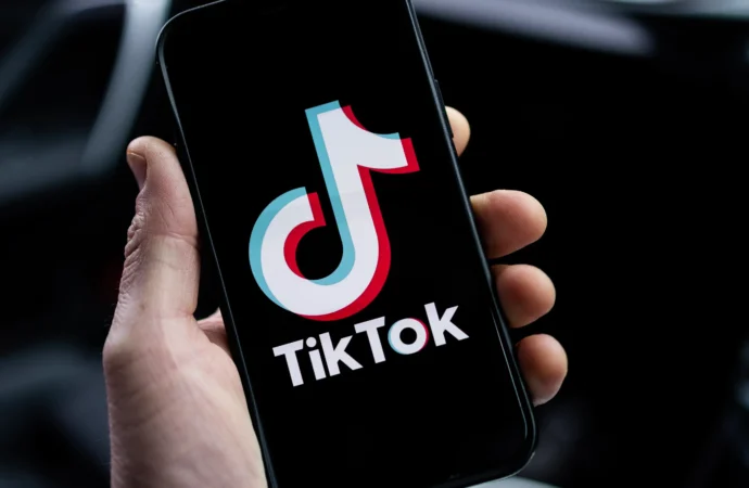 Canadian court lifts TikTok ban for review
