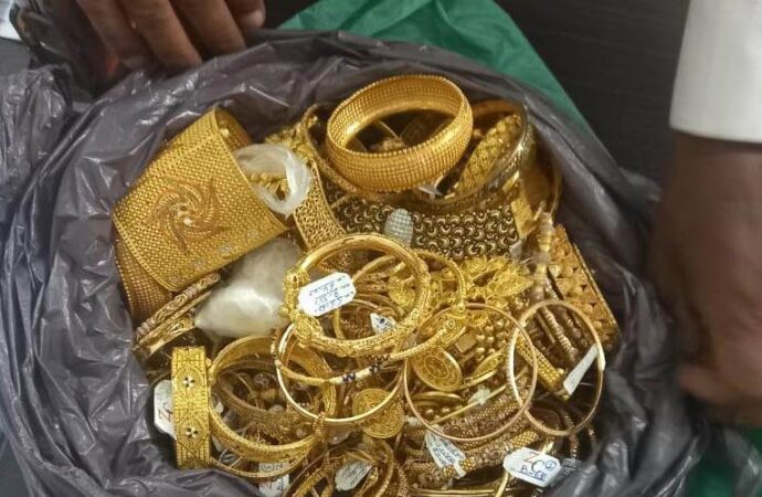 Gold trader abducted, robbed of millions in Karachi